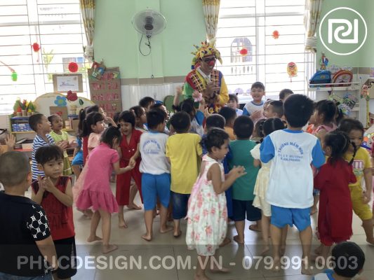 Vui tết trung thu trường mầm non Dạ Lý Hương
