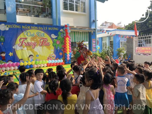 Vui tết trung thu trường mầm non Dạ Lý Hương