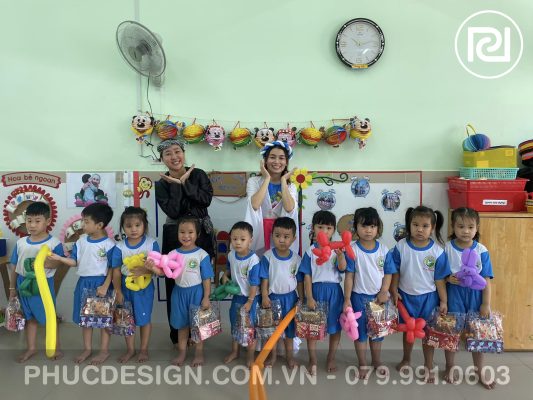 Vui tết trung thu trường mầm non Dạ Lý Hương