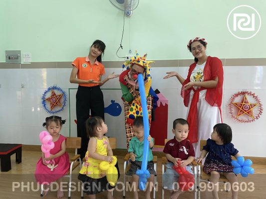 Vui tết trung thu trường mầm non Dạ Lý Hương