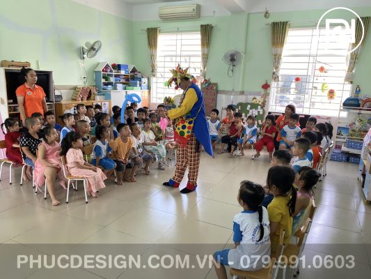 Vui tết trung thu trường mầm non Dạ Lý Hương