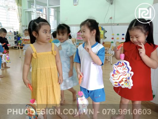 Vui tết trung thu trường mầm non Dạ Lý Hương