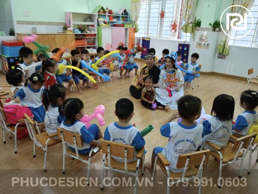 Vui tết trung thu trường mầm non Dạ Lý Hương