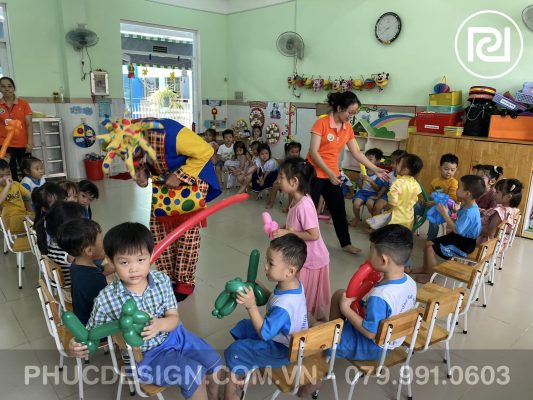 Vui tết trung thu trường mầm non Dạ Lý Hương
