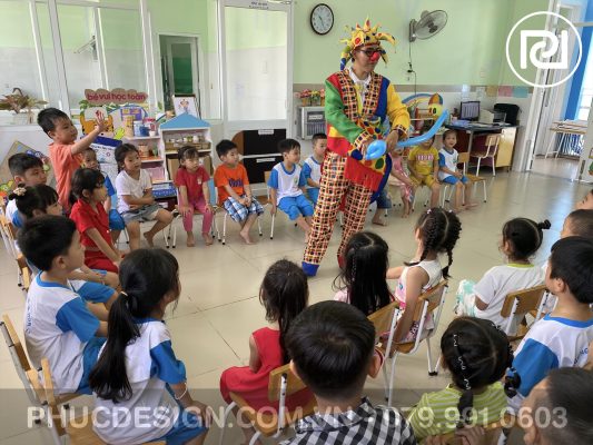 Vui tết trung thu trường mầm non Dạ Lý Hương