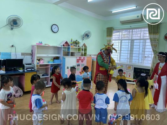 Vui tết trung thu trường mầm non Dạ Lý Hương