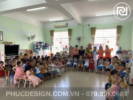 Vui tết trung thu trường mầm non Dạ Lý Hương