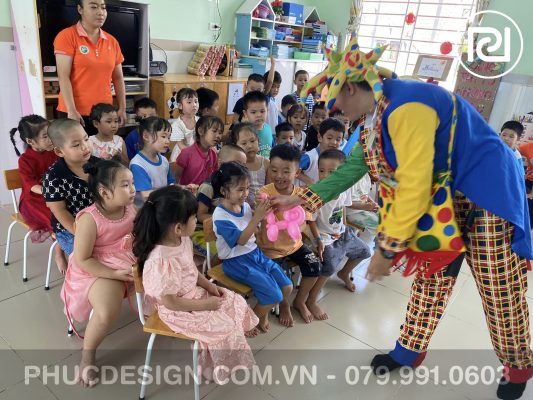Vui tết trung thu trường mầm non Dạ Lý Hương