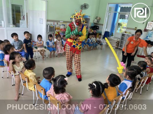 Vui tết trung thu trường mầm non Dạ Lý Hương