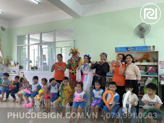 Vui tết trung thu trường mầm non Dạ Lý Hương