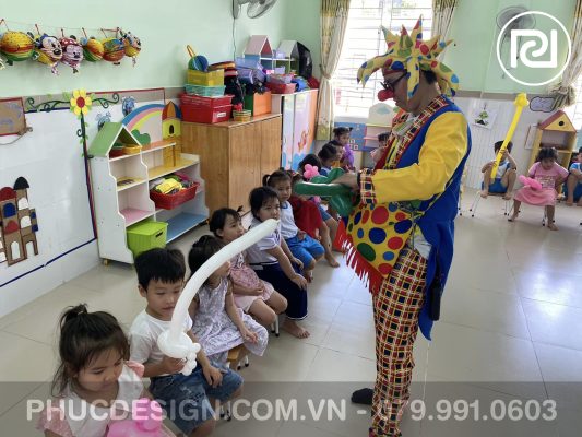 Vui tết trung thu trường mầm non Dạ Lý Hương