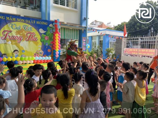 Vui tết trung thu trường mầm non Dạ Lý Hương