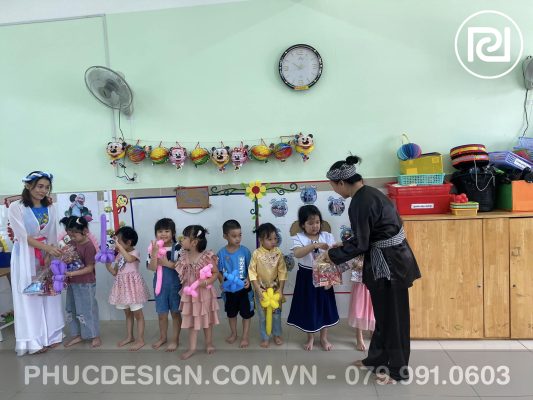 Vui tết trung thu trường mầm non Dạ Lý Hương