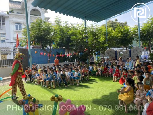 Vui tết trung thu trường mầm non Dạ Lý Hương
