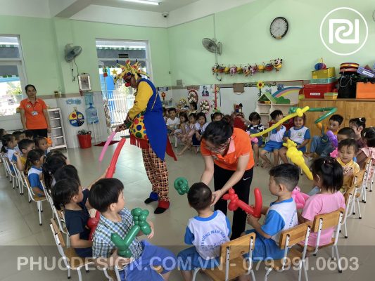 Vui tết trung thu trường mầm non Dạ Lý Hương