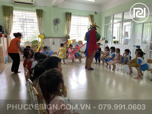 Vui tết trung thu trường mầm non Dạ Lý Hương