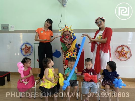 Vui tết trung thu trường mầm non Dạ Lý Hương
