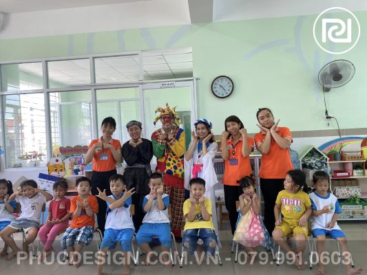 Vui tết trung thu trường mầm non Dạ Lý Hương