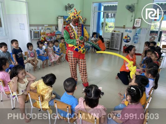 Vui tết trung thu trường mầm non Dạ Lý Hương