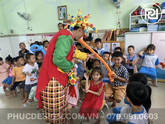 Vui tết trung thu trường mầm non Dạ Lý Hương