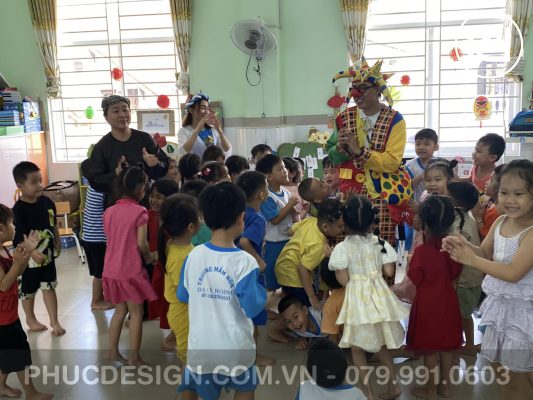 Vui tết trung thu trường mầm non Dạ Lý Hương