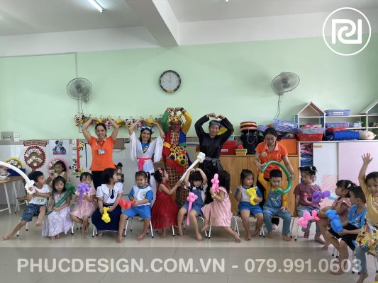 Vui tết trung thu trường mầm non Dạ Lý Hương