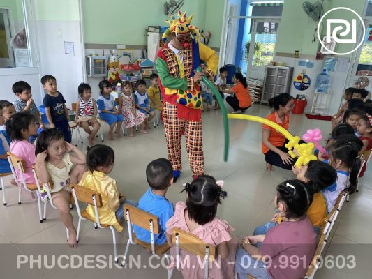 Vui tết trung thu trường mầm non Dạ Lý Hương