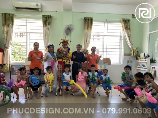 Vui tết trung thu trường mầm non Dạ Lý Hương