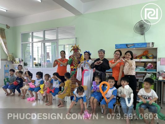 Vui tết trung thu trường mầm non Dạ Lý Hương