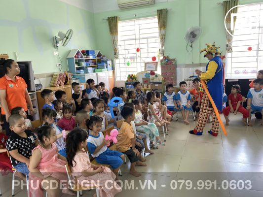 Vui tết trung thu trường mầm non Dạ Lý Hương