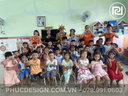 Vui tết trung thu trường mầm non Dạ Lý Hương