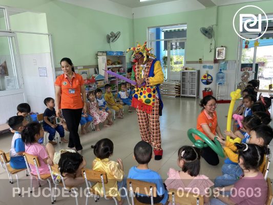 Vui tết trung thu trường mầm non Dạ Lý Hương