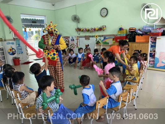 Vui tết trung thu trường mầm non Dạ Lý Hương