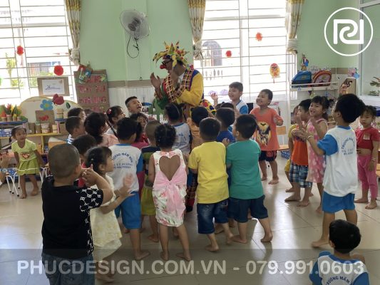 Vui tết trung thu trường mầm non Dạ Lý Hương