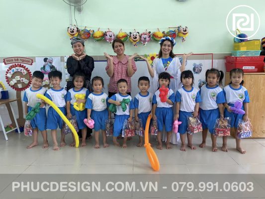 Vui tết trung thu trường mầm non Dạ Lý Hương