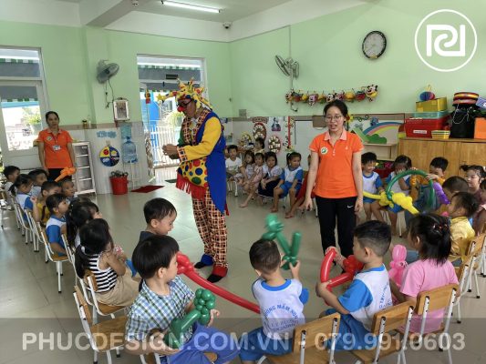 Vui tết trung thu trường mầm non Dạ Lý Hương