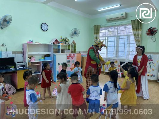 Vui tết trung thu trường mầm non Dạ Lý Hương