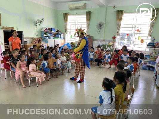 Vui tết trung thu trường mầm non Dạ Lý Hương