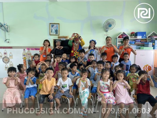 Vui tết trung thu trường mầm non Dạ Lý Hương