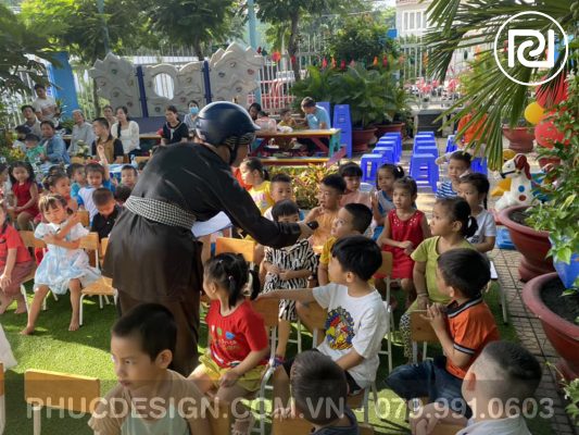 Vui tết trung thu trường mầm non Dạ Lý Hương