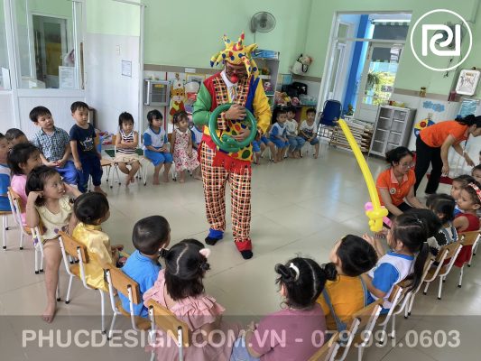 Vui tết trung thu trường mầm non Dạ Lý Hương