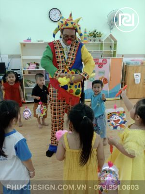 Vui tết trung thu trường mầm non Dạ Lý Hương