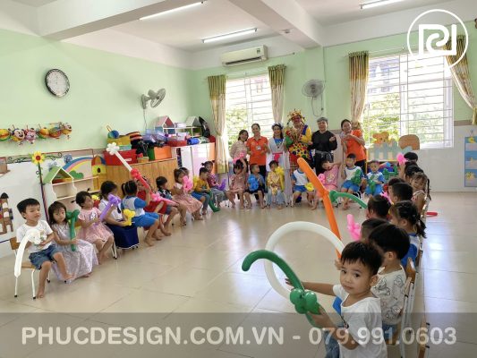 Vui tết trung thu trường mầm non Dạ Lý Hương