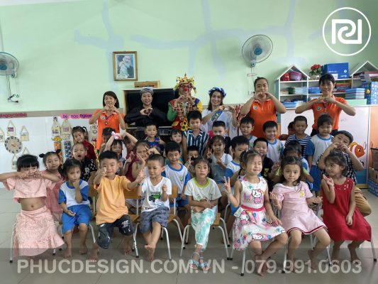 Vui tết trung thu trường mầm non Dạ Lý Hương